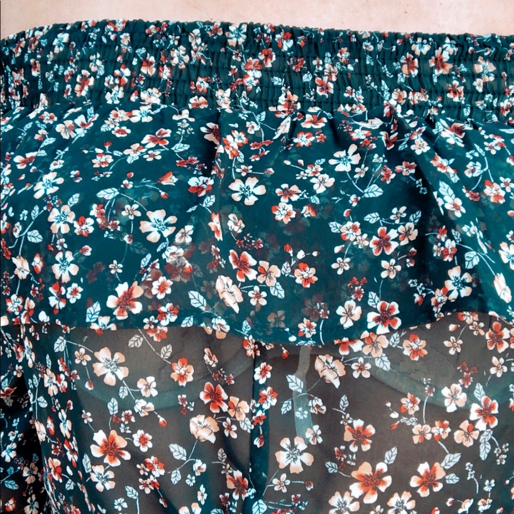 Black floral fling sleeve semi-sheer crop top - Picture 5 of 9